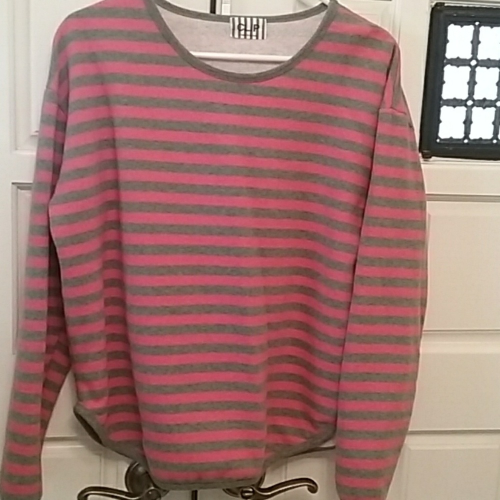 Athletic women's sweat shirt